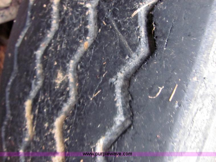 image for item 4867 1994 Mack RD688S dump truck