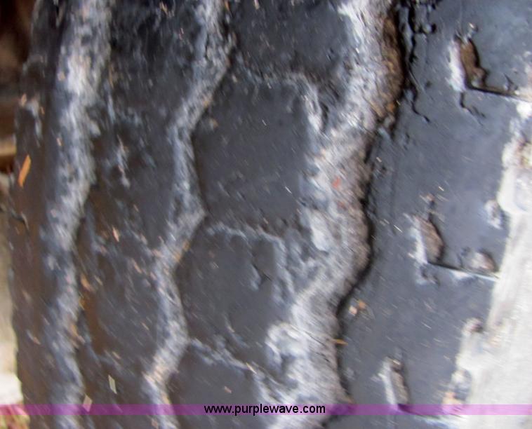 image for item 4867 1994 Mack RD688S dump truck