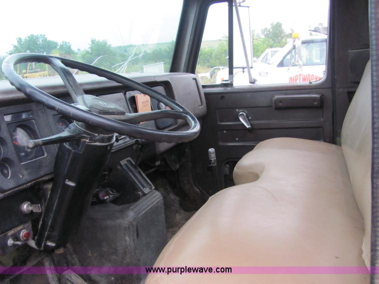 image for item 4868 1988 International Series 1754 truck