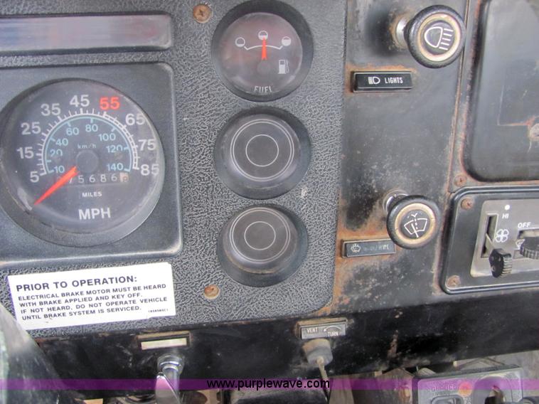 image for item 4868 1988 International Series 1754 truck