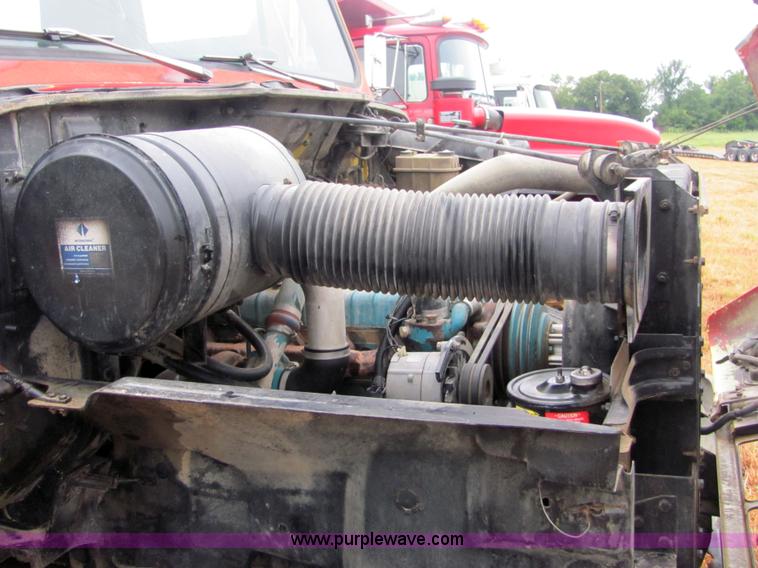 image for item 4868 1988 International Series 1754 truck