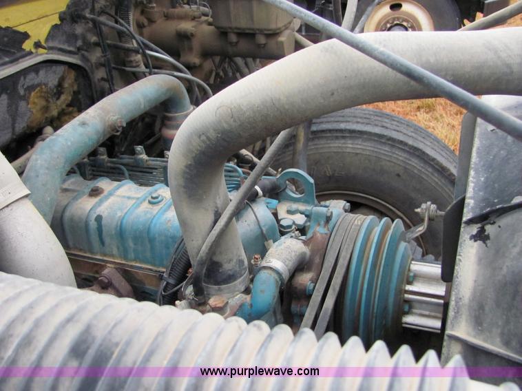 image for item 4868 1988 International Series 1754 truck