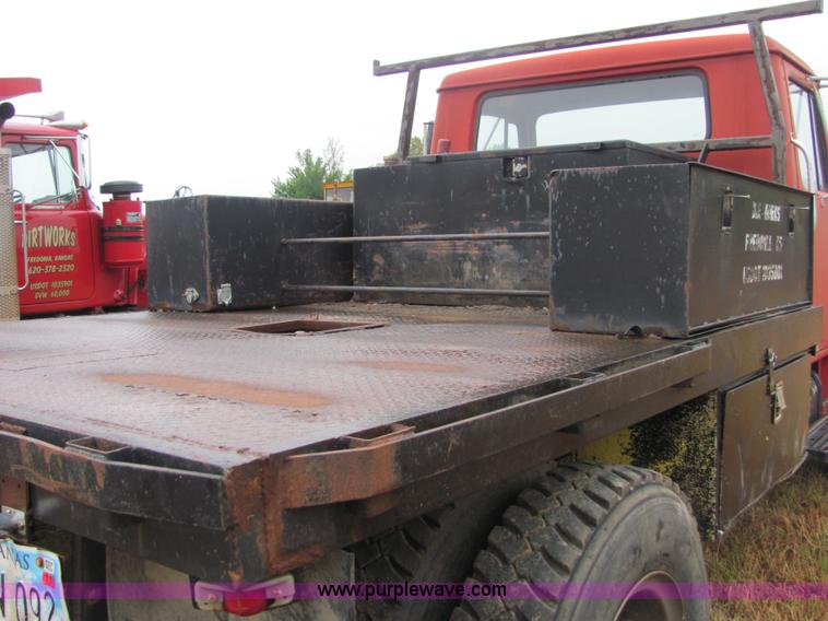 image for item 4868 1988 International Series 1754 truck