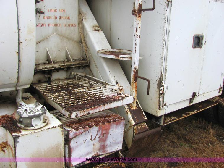 image for item 4870 1986 Chevrolet Kodiak C70 boom truck