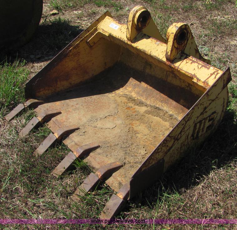 WB 36" grave digging bucket in Fredonia, KS Item 4883 sold Purple Wave