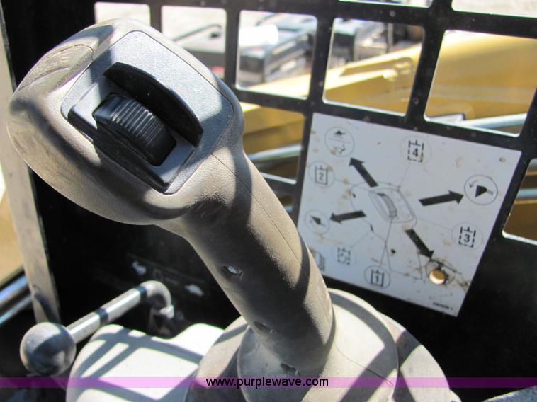image for item 4899 2006 Caterpillar 262B skid steer