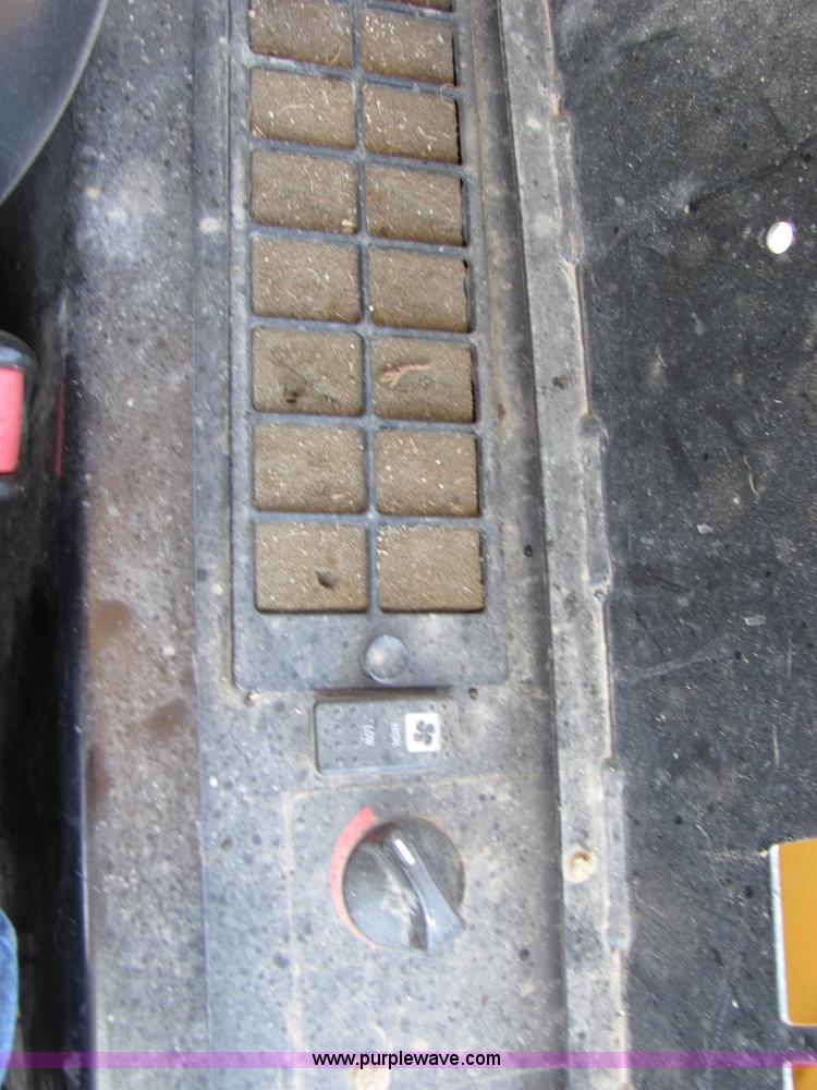 image for item 4899 2006 Caterpillar 262B skid steer