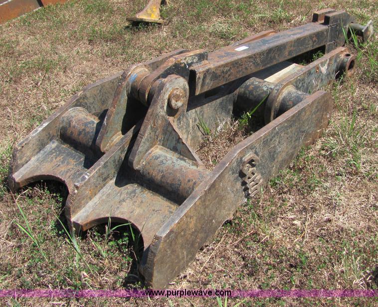 image for item 9882 Geith excavator rigid thumb