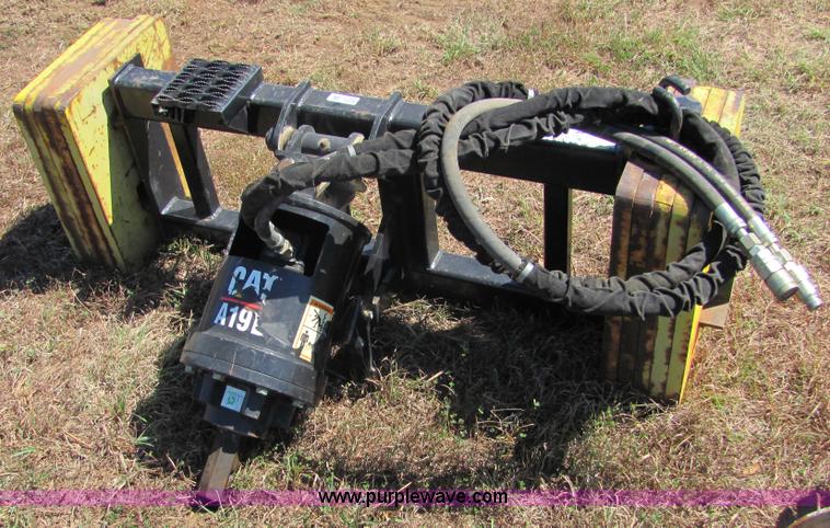 image for item 9894 2006 Caterpillar A198 digger attachment