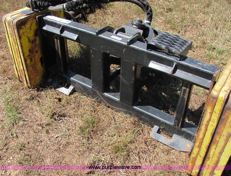 image for item 9894 2006 Caterpillar A198 digger attachment