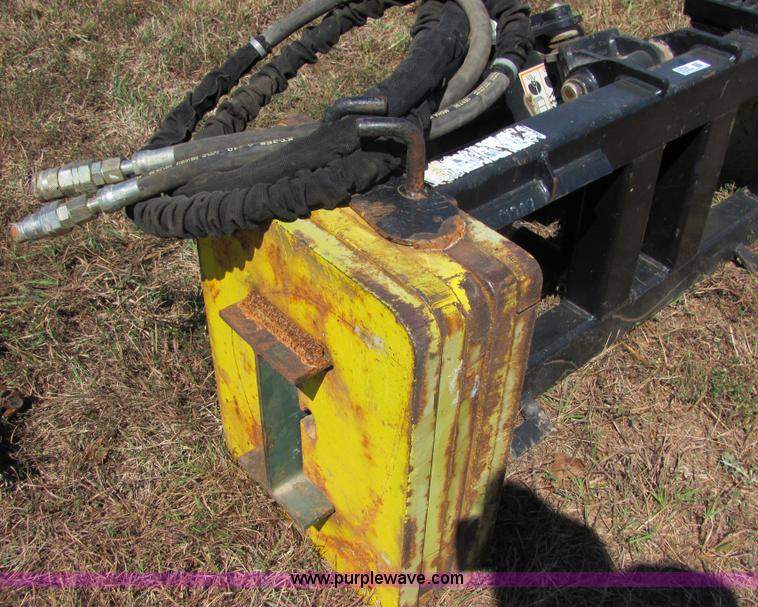 image for item 9894 2006 Caterpillar A198 digger attachment