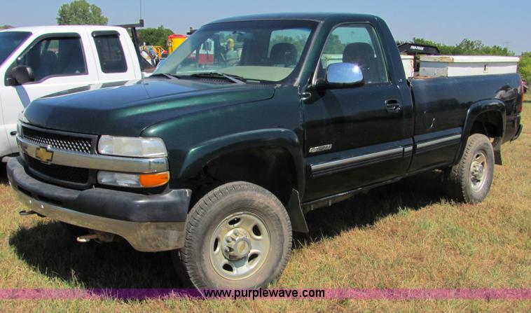 image for item 9899 2001 Chevrolet 2500 pickup truck