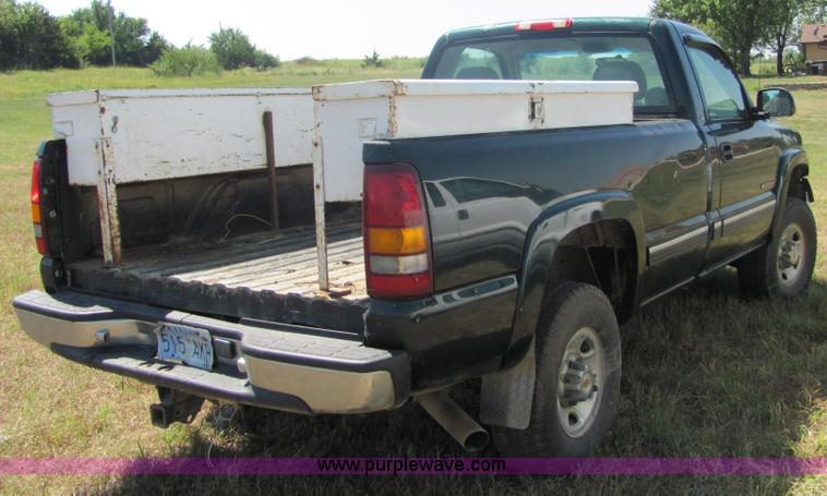 image for item 9899 2001 Chevrolet 2500 pickup truck