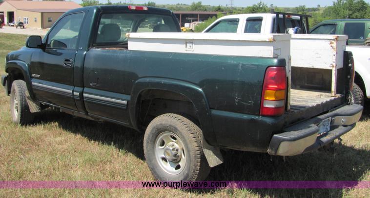 image for item 9899 2001 Chevrolet 2500 pickup truck