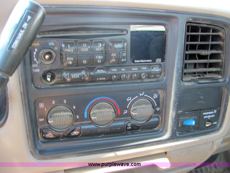 image for item 9899 2001 Chevrolet 2500 pickup truck