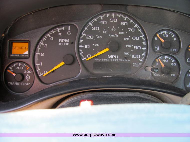 image for item 9899 2001 Chevrolet 2500 pickup truck