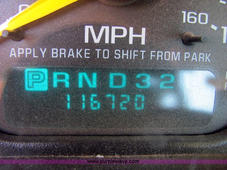 image for item 9899 2001 Chevrolet 2500 pickup truck