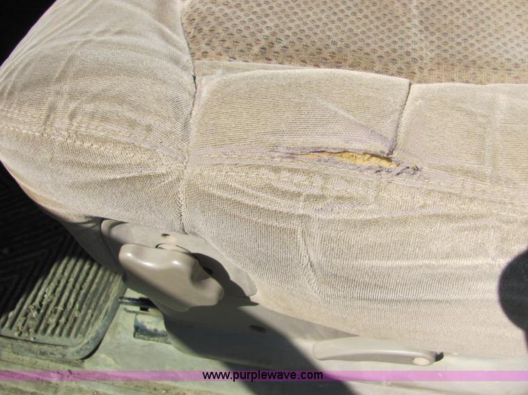 image for item 9899 2001 Chevrolet 2500 pickup truck