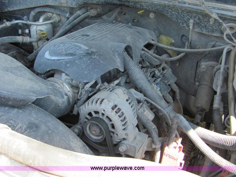 image for item 9899 2001 Chevrolet 2500 pickup truck