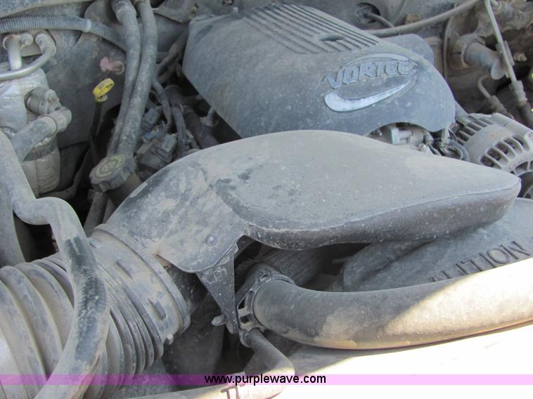 image for item 9899 2001 Chevrolet 2500 pickup truck