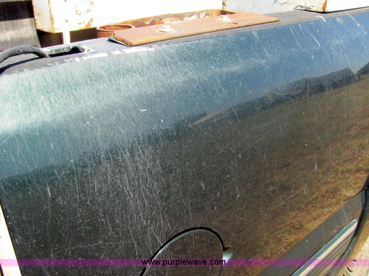 image for item 9899 2001 Chevrolet 2500 pickup truck