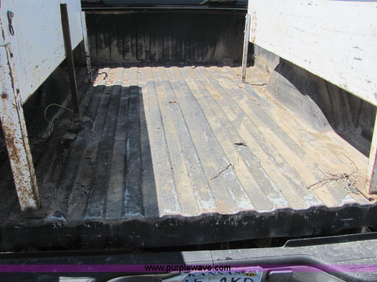 image for item 9899 2001 Chevrolet 2500 pickup truck