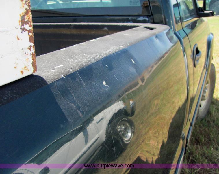 image for item 9899 2001 Chevrolet 2500 pickup truck