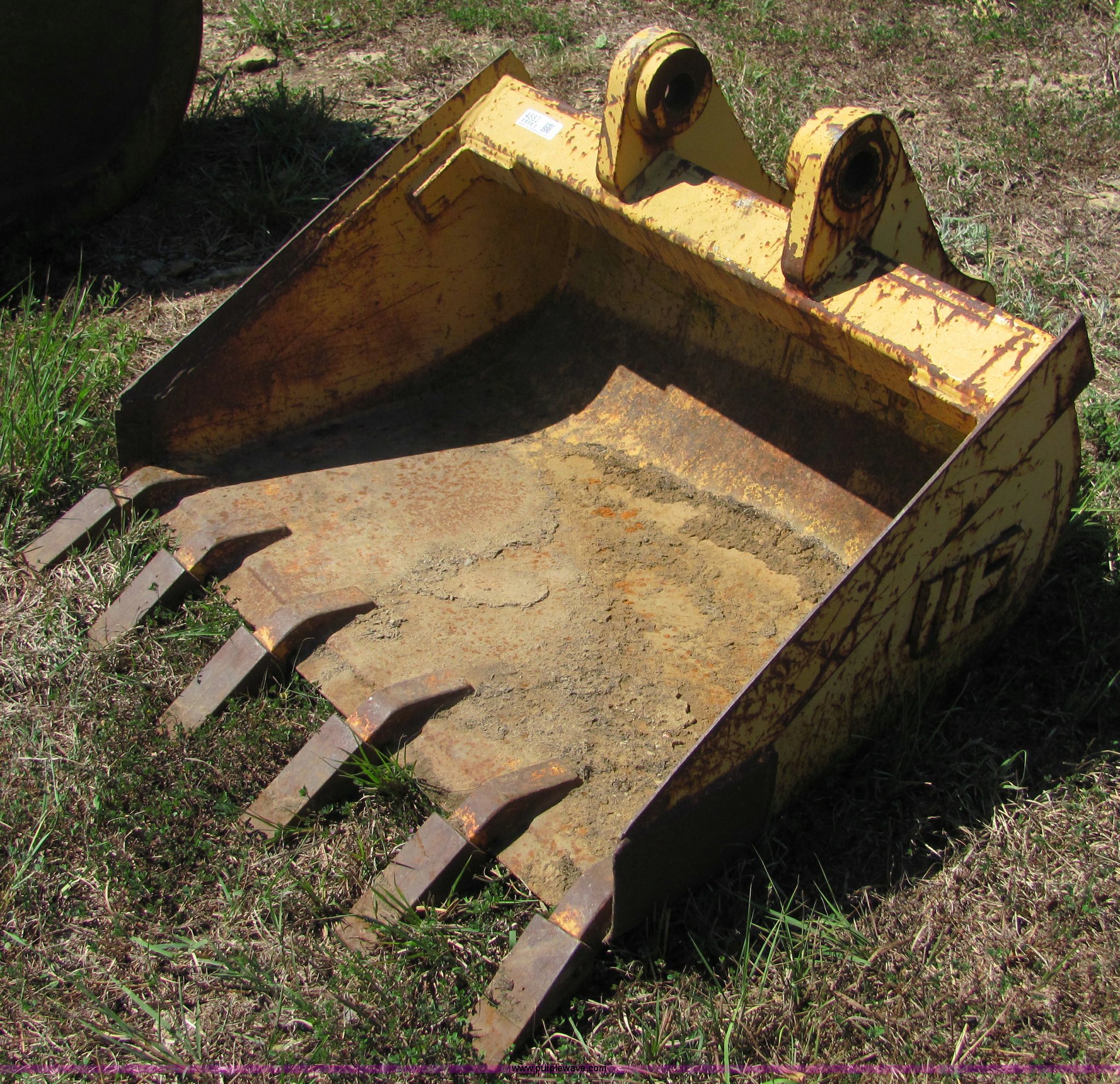 WB 36" grave digging bucket in Fredonia, KS Item 4883 sold Purple Wave