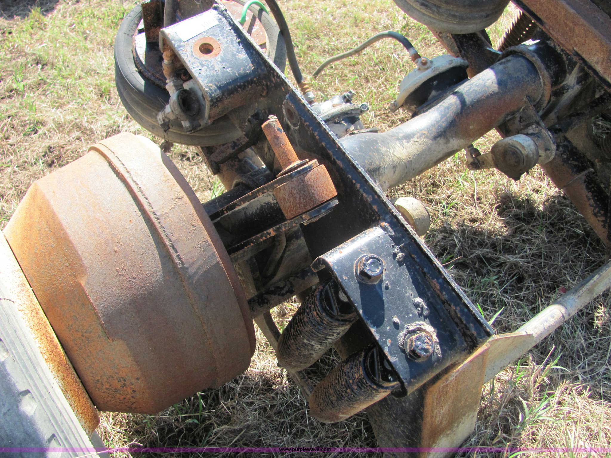 Tag axle for semi in Fredonia, KS Item 6101 sold Purple Wave