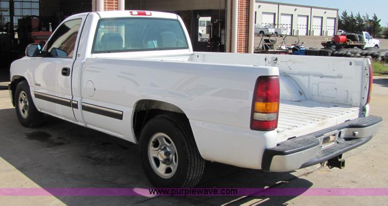 image for item 4646 2001 Chevrolet C1500 Silverado pickup truck
