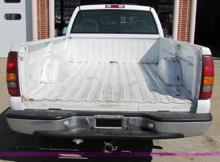 image for item 4646 2001 Chevrolet C1500 Silverado pickup truck