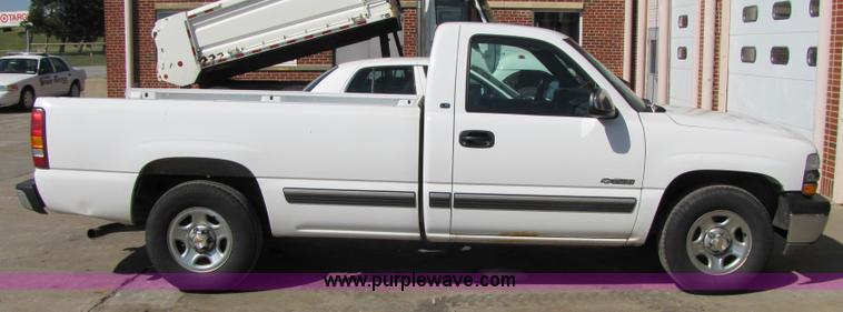 image for item 4646 2001 Chevrolet C1500 Silverado pickup truck