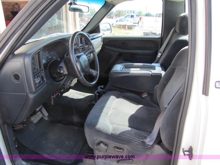 image for item 4646 2001 Chevrolet C1500 Silverado pickup truck