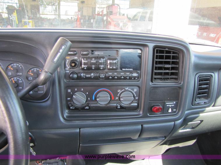 image for item 4646 2001 Chevrolet C1500 Silverado pickup truck