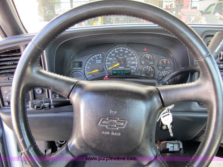 image for item 4646 2001 Chevrolet C1500 Silverado pickup truck