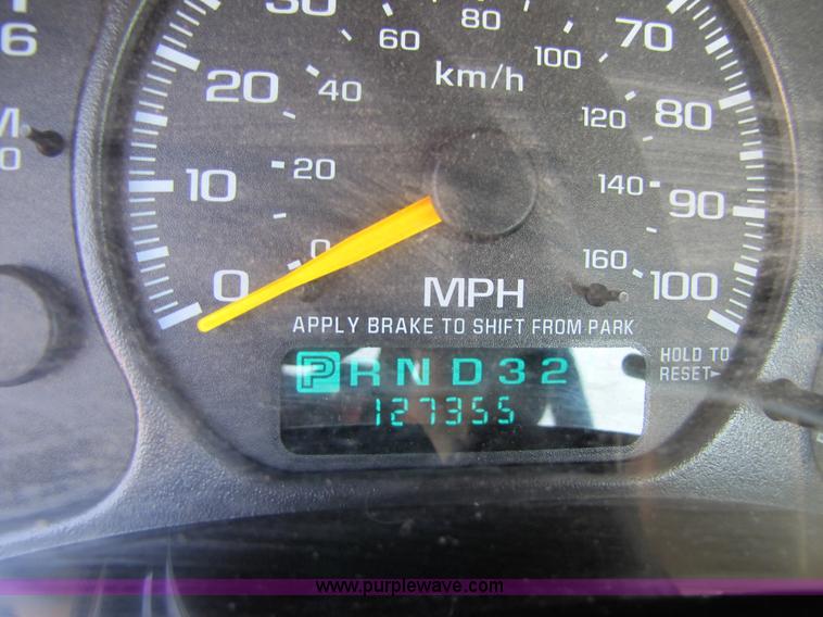 image for item 4646 2001 Chevrolet C1500 Silverado pickup truck