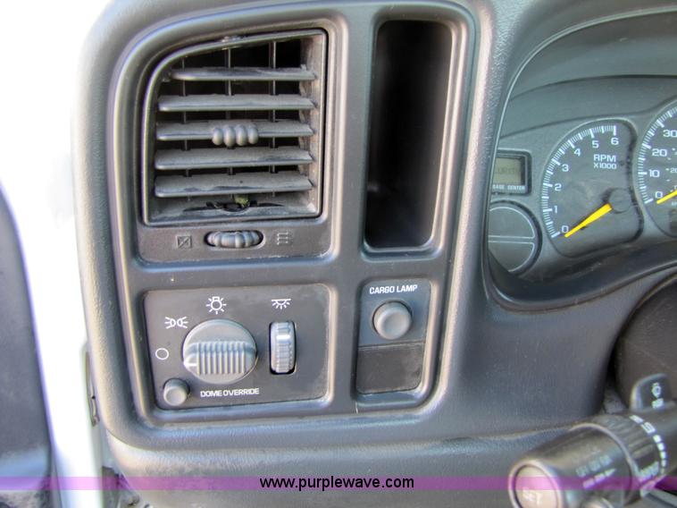 image for item 4646 2001 Chevrolet C1500 Silverado pickup truck