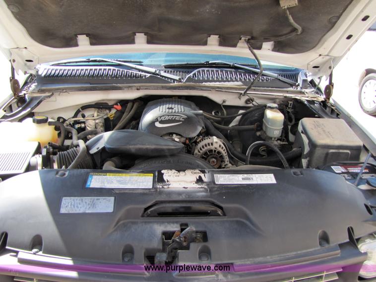 image for item 4646 2001 Chevrolet C1500 Silverado pickup truck