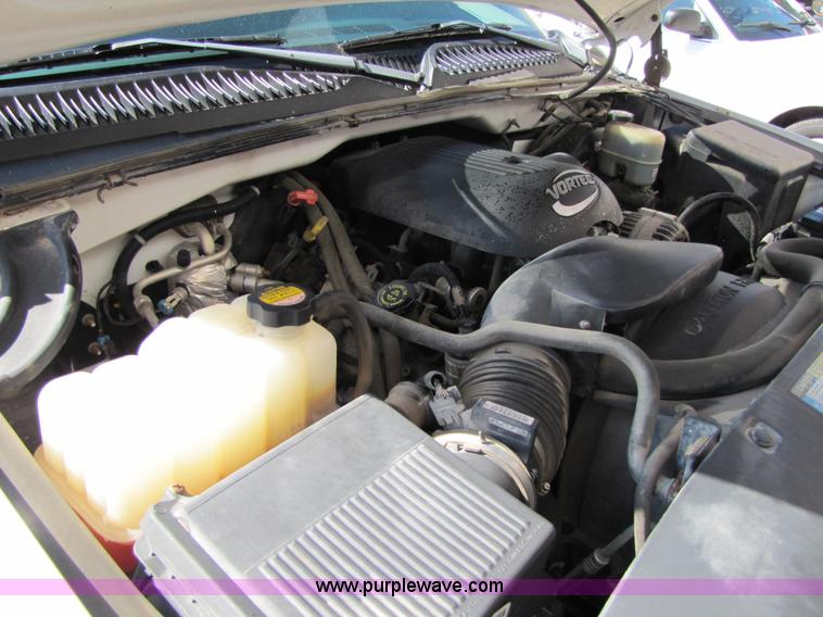 image for item 4646 2001 Chevrolet C1500 Silverado pickup truck