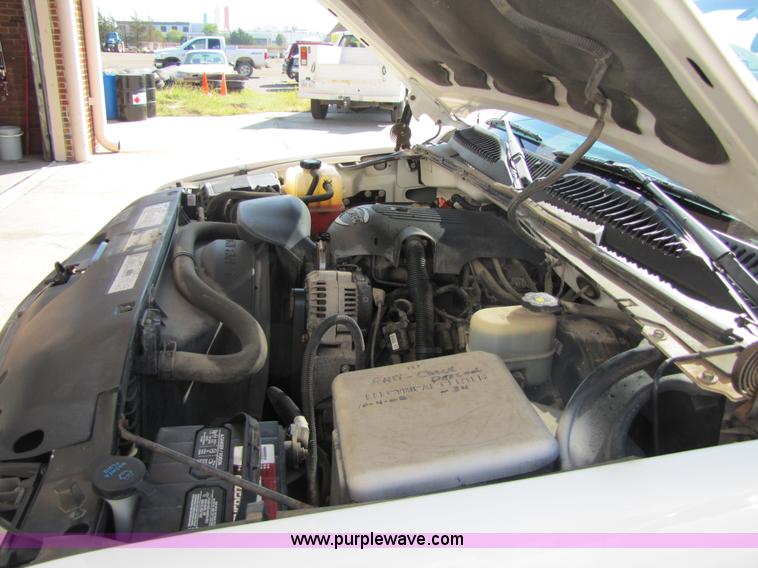 image for item 4646 2001 Chevrolet C1500 Silverado pickup truck