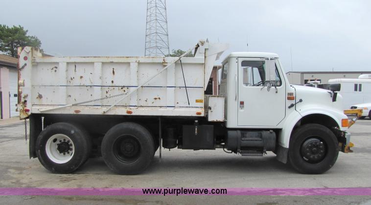 image for item 5227 1991 International Series 4900 dump truck