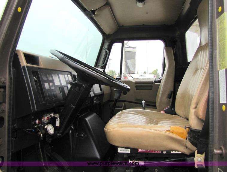 image for item 5227 1991 International Series 4900 dump truck