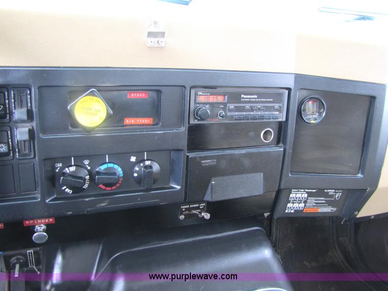 image for item 5227 1991 International Series 4900 dump truck