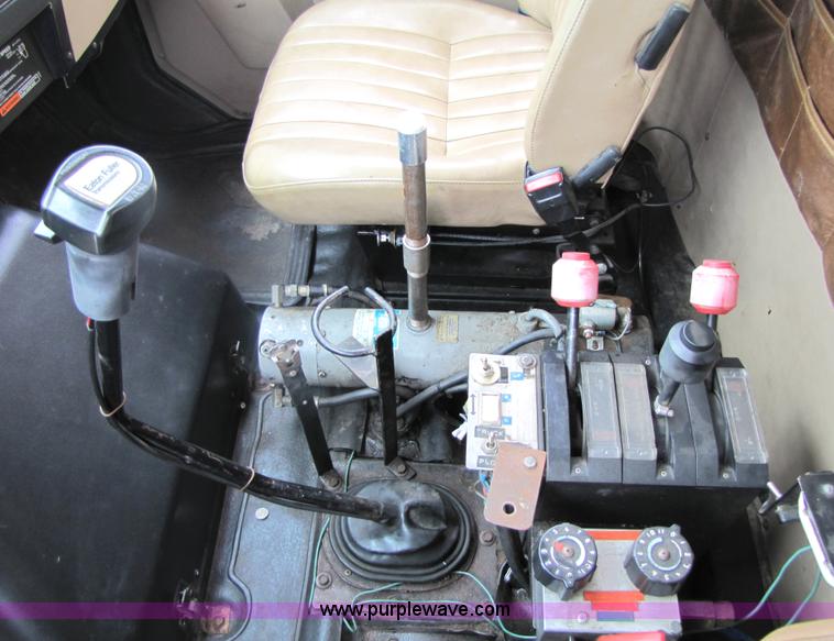 image for item 5227 1991 International Series 4900 dump truck