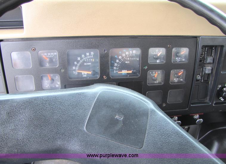 image for item 5227 1991 International Series 4900 dump truck