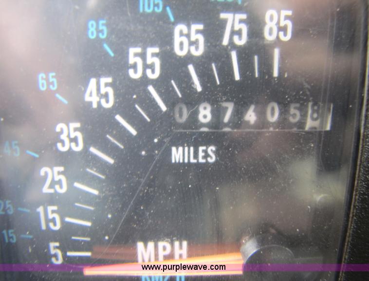 image for item 5227 1991 International Series 4900 dump truck