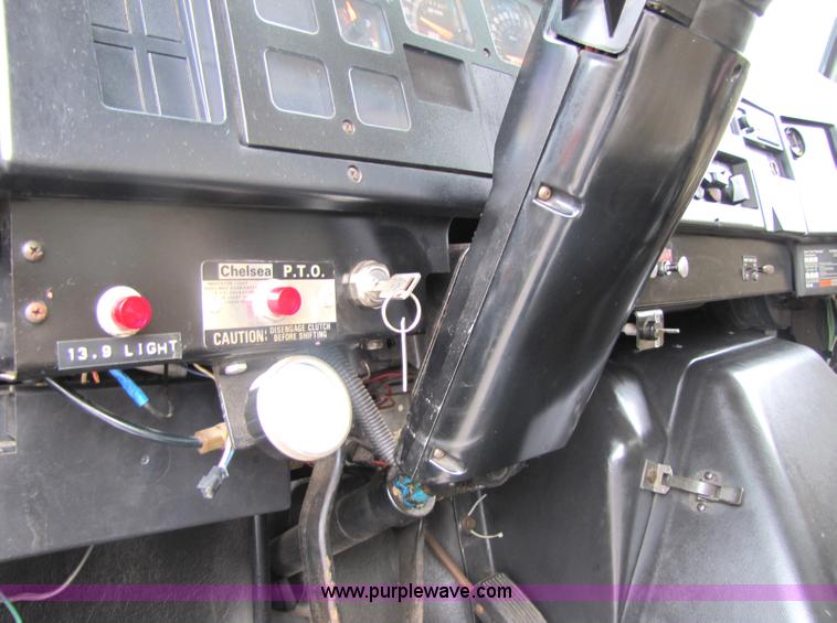 image for item 5227 1991 International Series 4900 dump truck