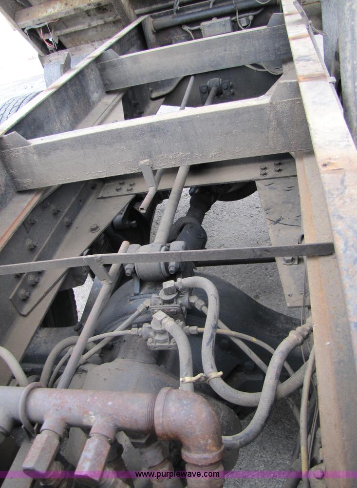 image for item 5227 1991 International Series 4900 dump truck