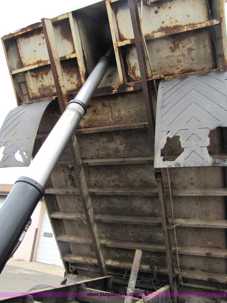 image for item 5227 1991 International Series 4900 dump truck