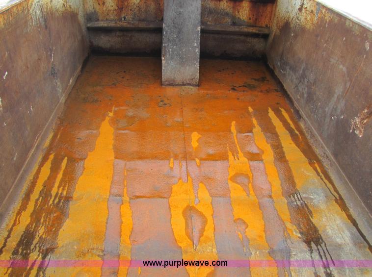 image for item 5227 1991 International Series 4900 dump truck